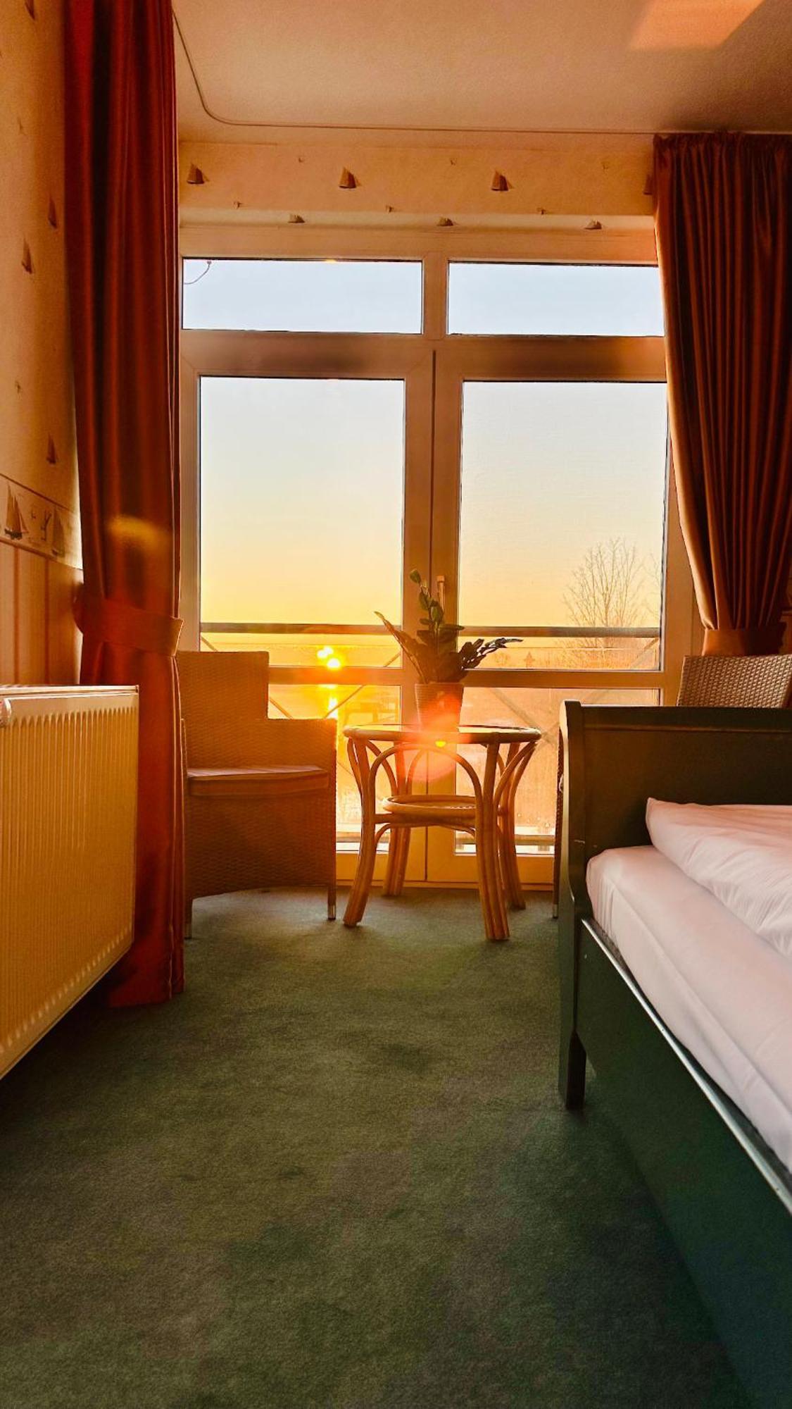 Gaestehaus Weserblick Am Weser-Sandstrand Berne Εξωτερικό φωτογραφία