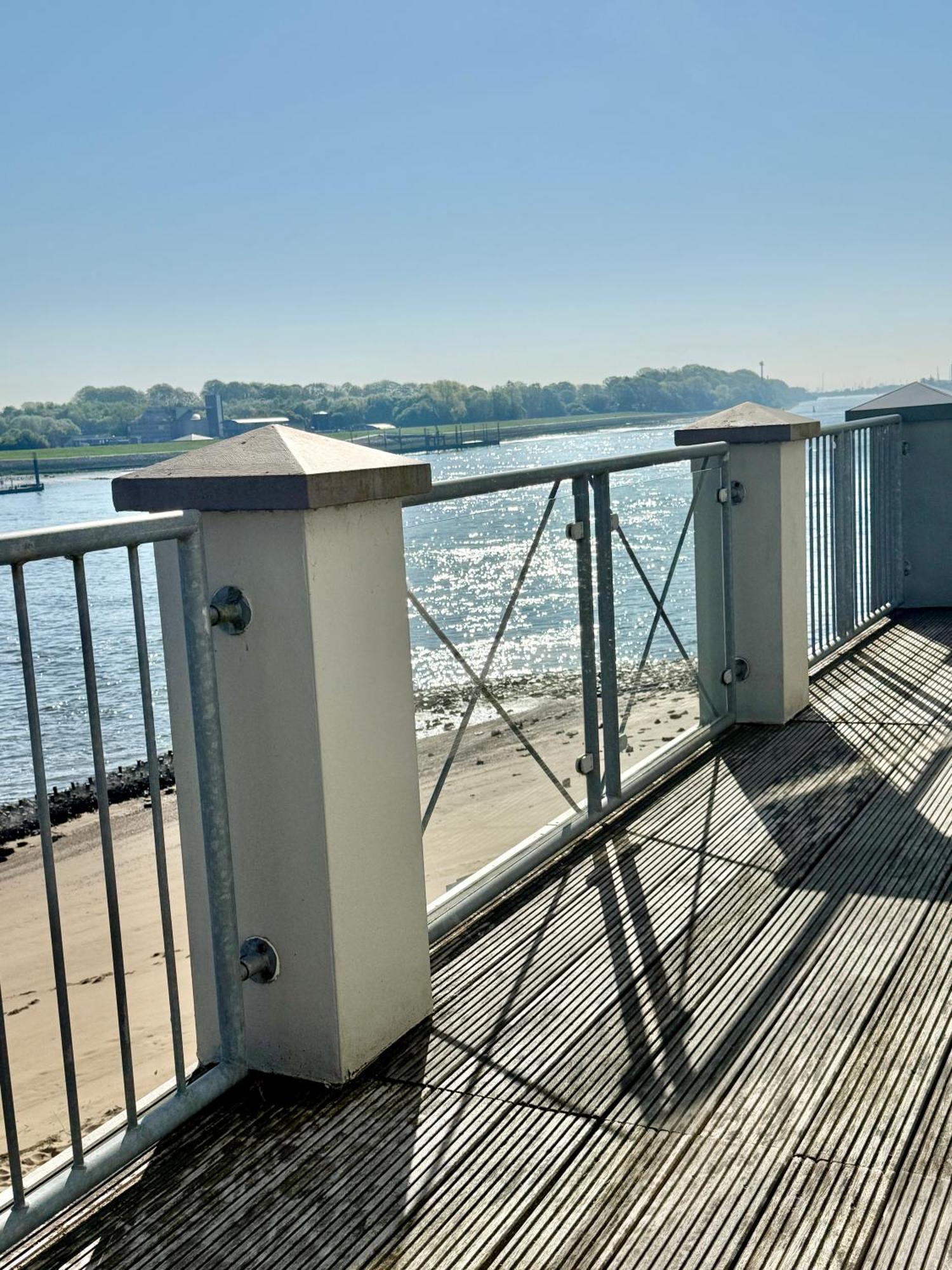 Gaestehaus Weserblick Am Weser-Sandstrand Berne Εξωτερικό φωτογραφία