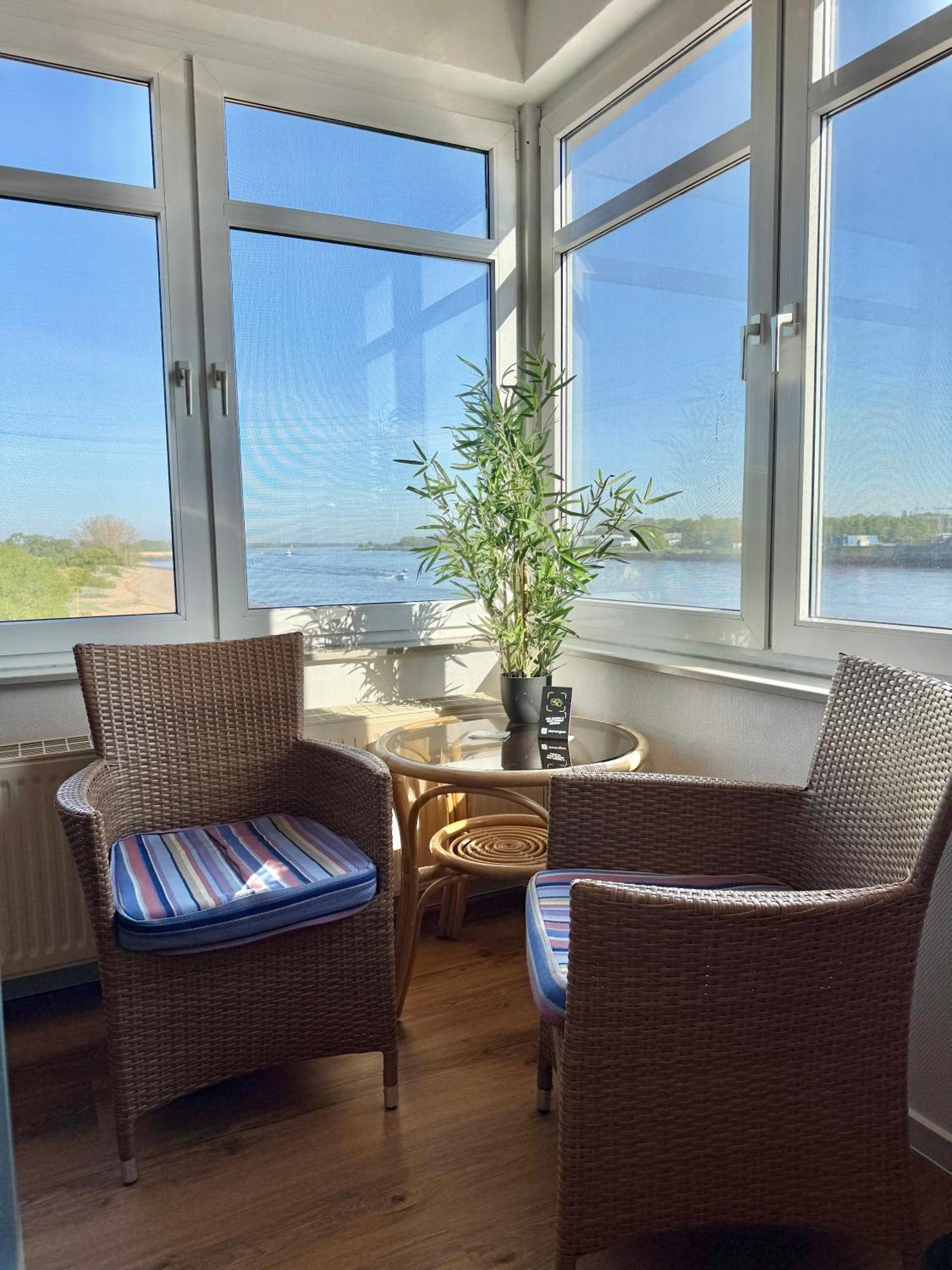 Gaestehaus Weserblick Am Weser-Sandstrand Berne Εξωτερικό φωτογραφία