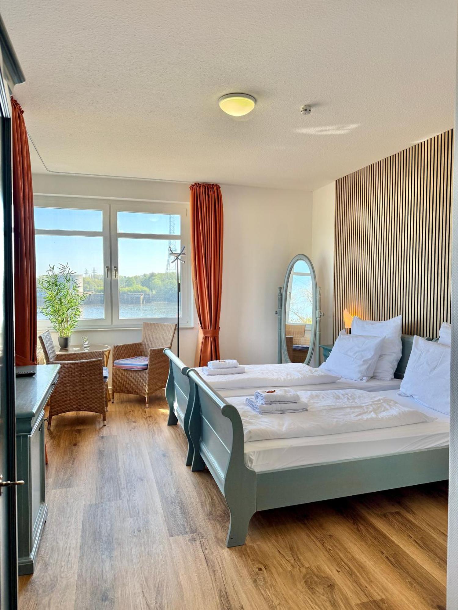 Gaestehaus Weserblick Am Weser-Sandstrand Berne Εξωτερικό φωτογραφία